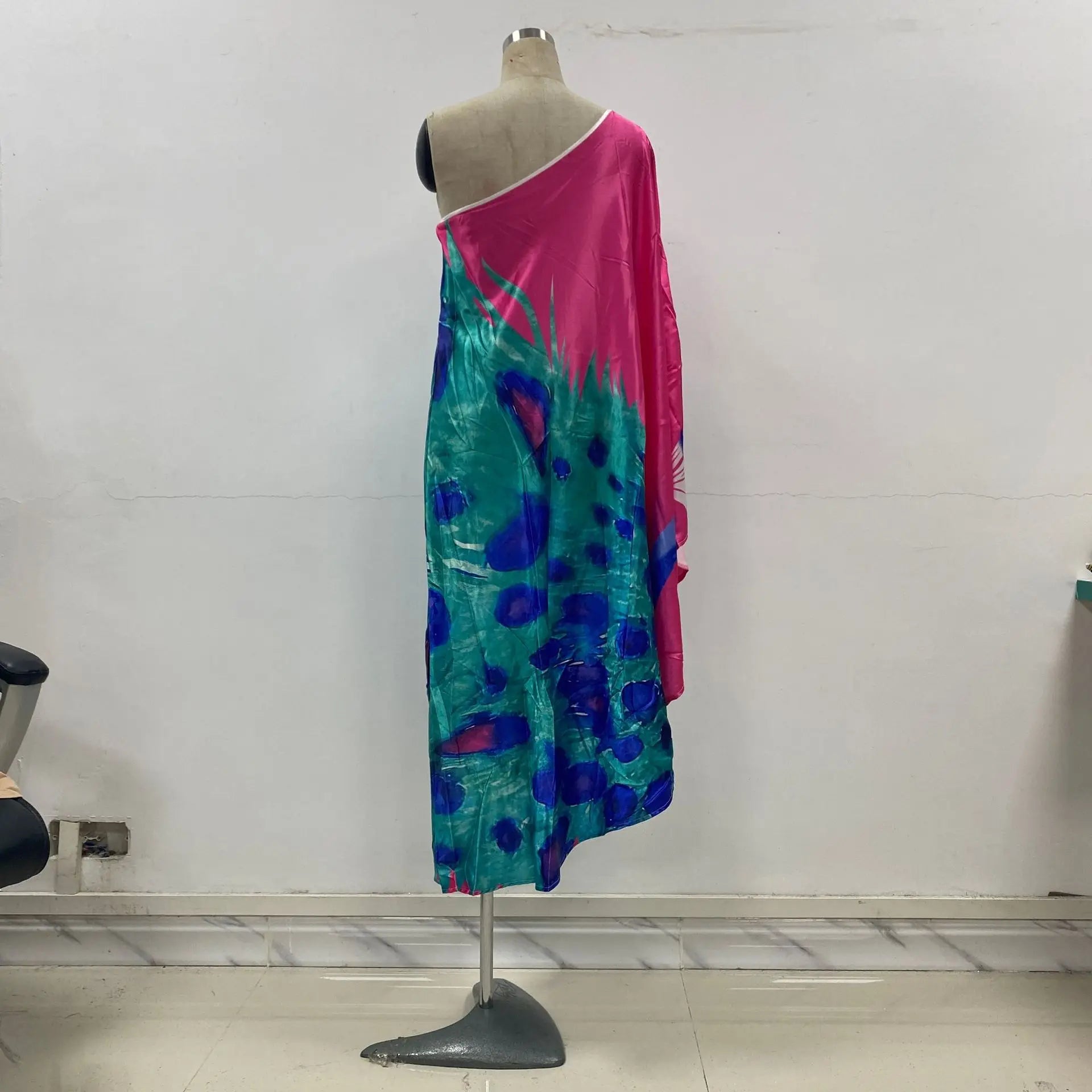 Color Butterfly Print One Shoulder Sleeve Dresses